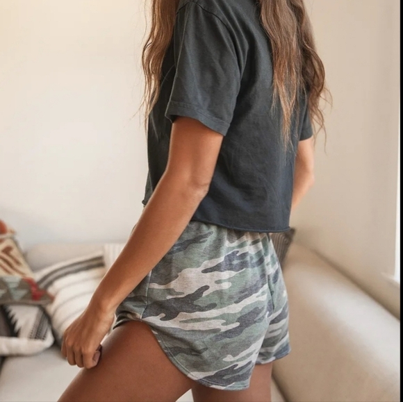 Lulus Pants - Lulus Long Flight Green Camo Lounge Shorts Size XL